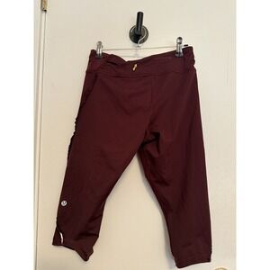 Women's Lululemon Ruffled Capri Size Small‎